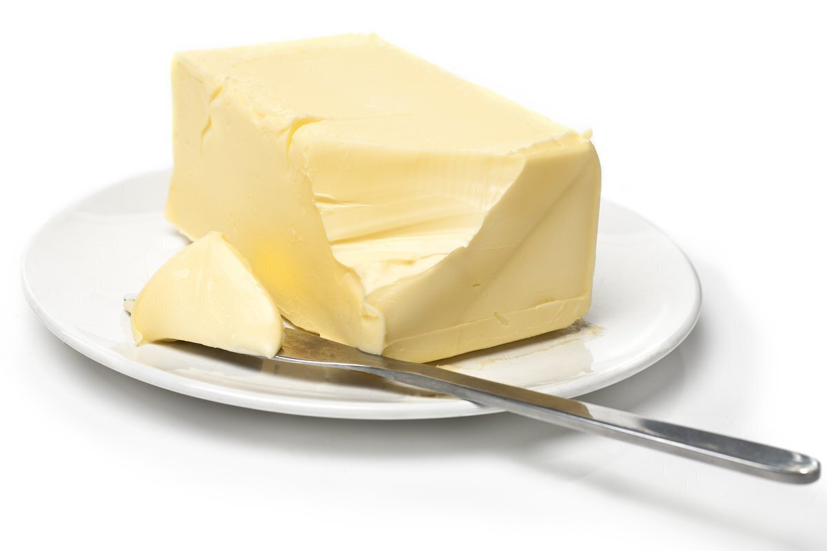 Масло сливочное содержит жира